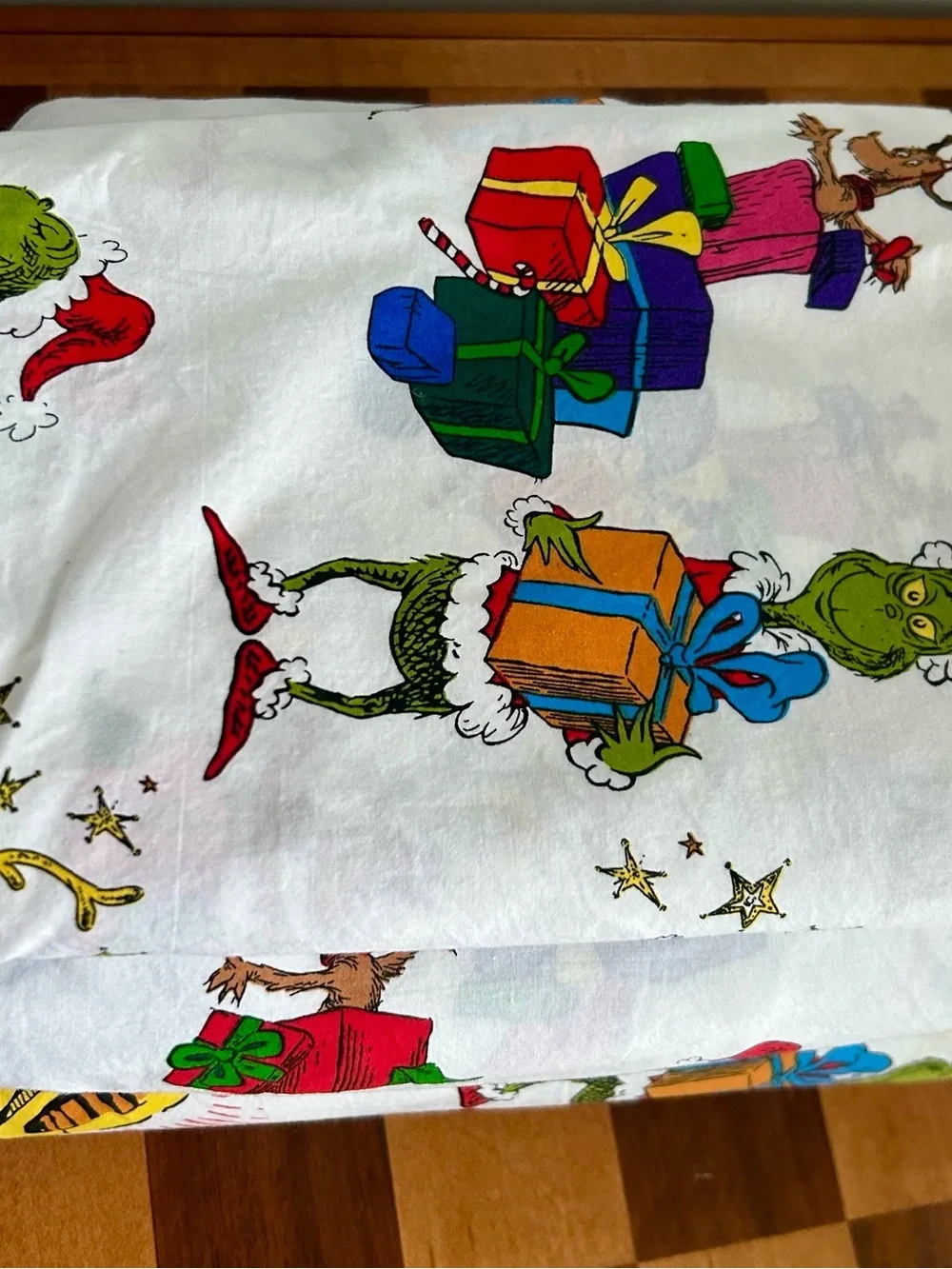 Dr. Seuss’s The Grinch™ & Max™ Sheet Set size Queen. New